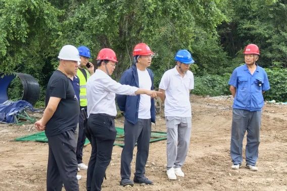 沈陽水務集團副總經(jīng)理王金鵬到沈陽市西部區(qū)域近期（遼中區(qū)）供水工程轉輸泵站檢查指導工作.jpg